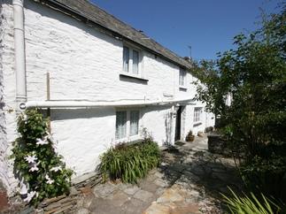 Clematis Cottage is located in Tintagel