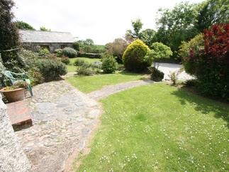 Cob Loaf Cottage is located in Fowey