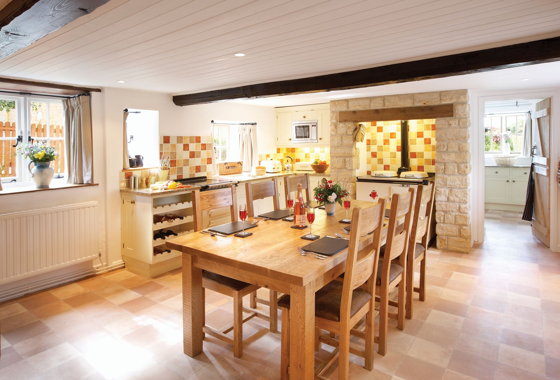 Rose Cottage is located in Bridport and surrounding villages