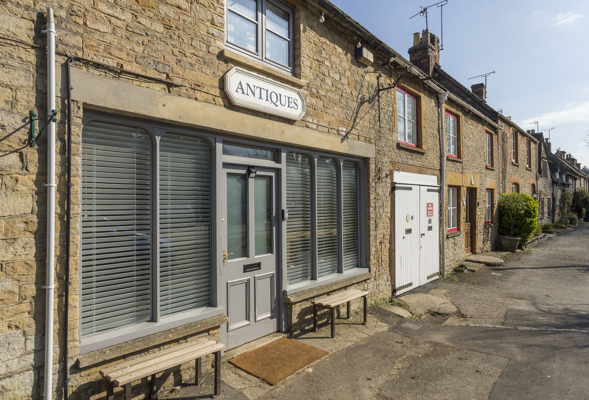 The Old Antique Shop is located in Stow-on-the-Wold