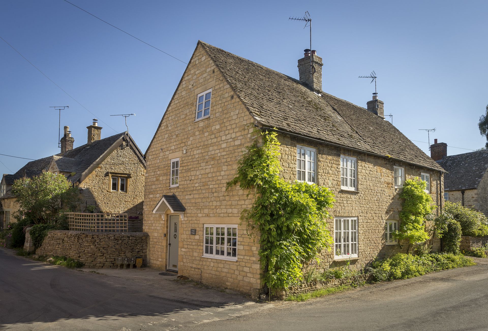Corner Cottage is located in Upper and Lower Oddington