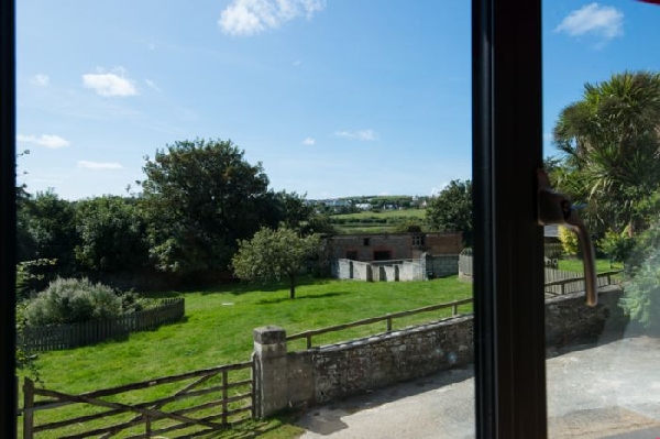 By the Byre sleeps 4
