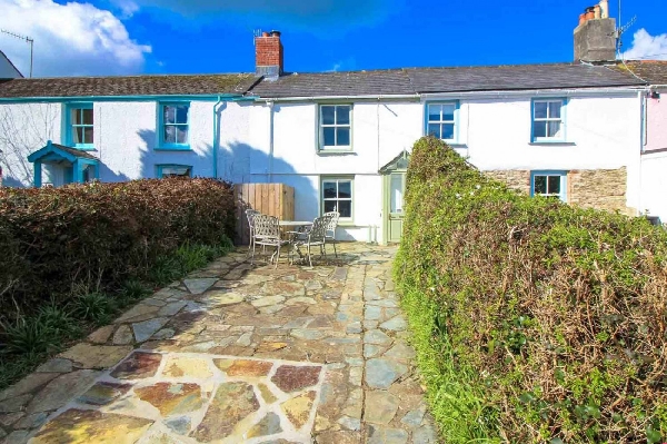 Little Cottage is located in St Mawes