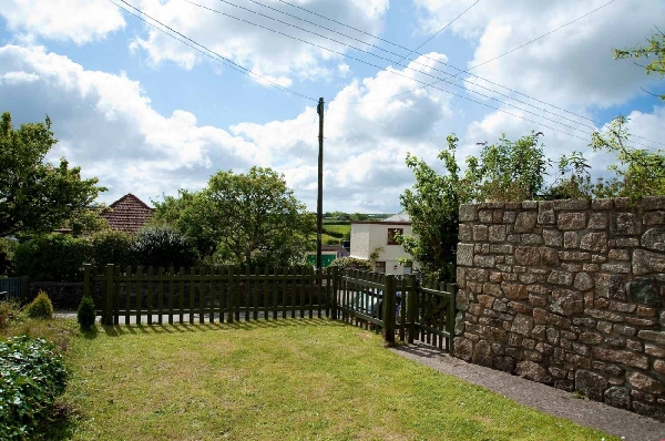 Gribbas Cottage is in Mid Cornwall, Cornwall