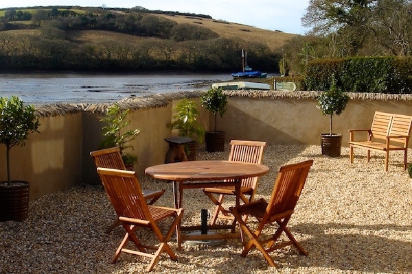 Riverside Cottage price range is from just £604
