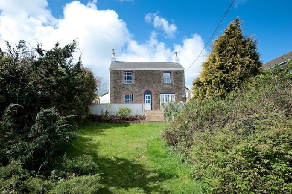 Newton Cottage is located in St Mawes