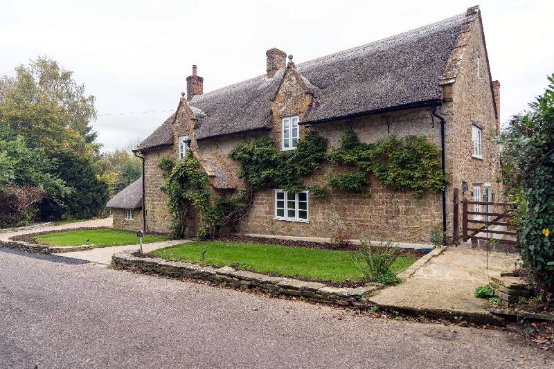 Orchard Cottage, Dillington Estate price range is 1290 - £ 4928