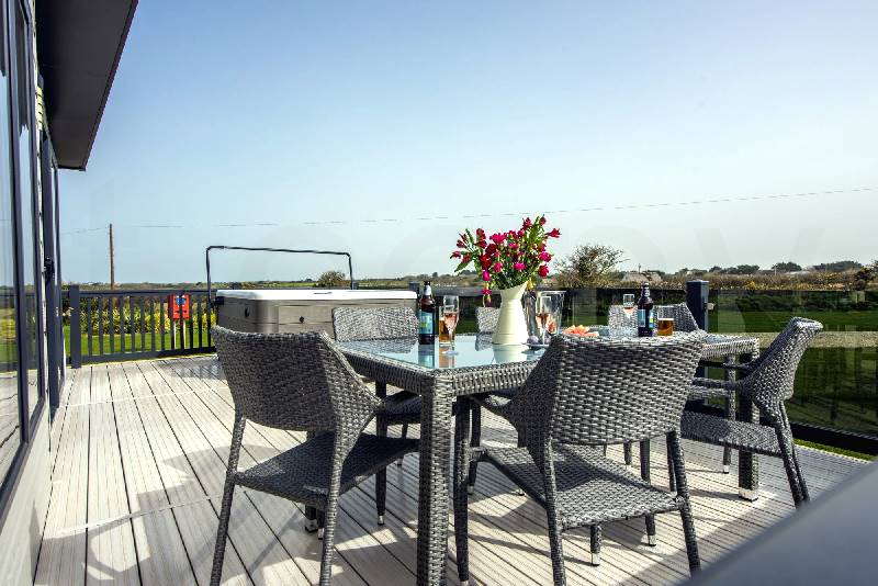 The Retreat, Newperran Heights is located in Newquay