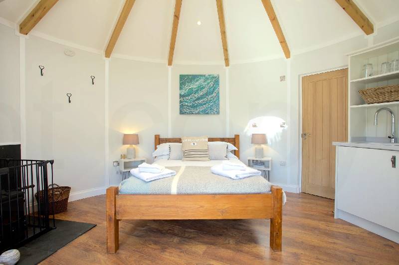 The Ocean Room Roundhouse, East Thorne is in Bude, Cornwall