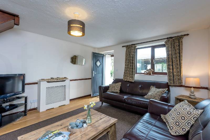 Nook Cottage, East Thorne price range is 257 - £ 1219
