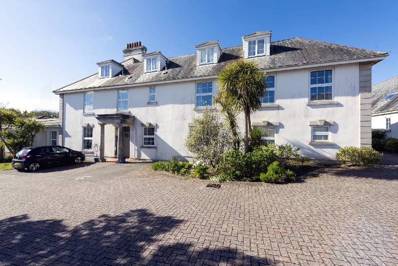 10 The Manor, Porthkidney Sands price range is 393 - £ 1750