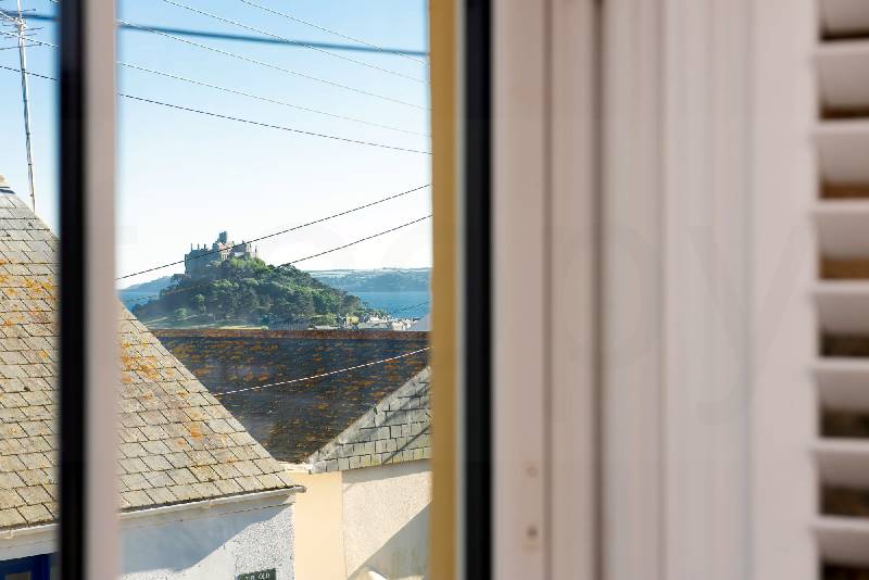 Eastleigh Cottage is in Marazion, Cornwall