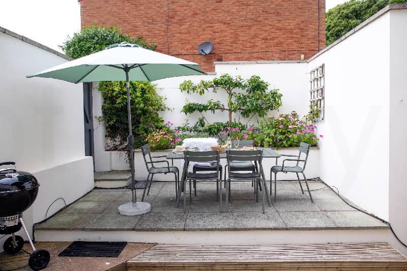 Poplar Cottage is located in Budleigh Salterton