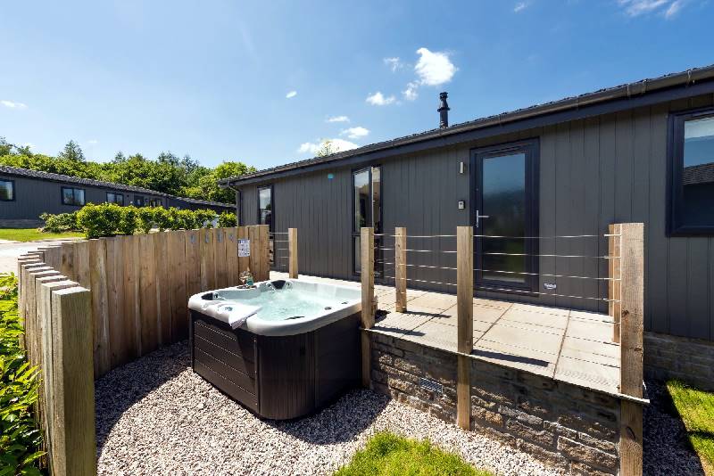Buttercup Lodge, 33 Roadford Lake Lodges is in Lifton, Cornwall