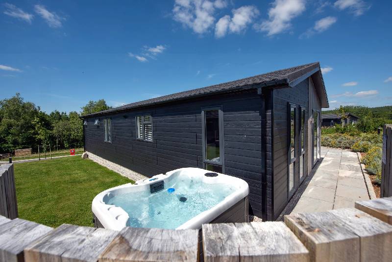 Clover Lodge, 32 Roadford Lake Lodges is located in Lifton