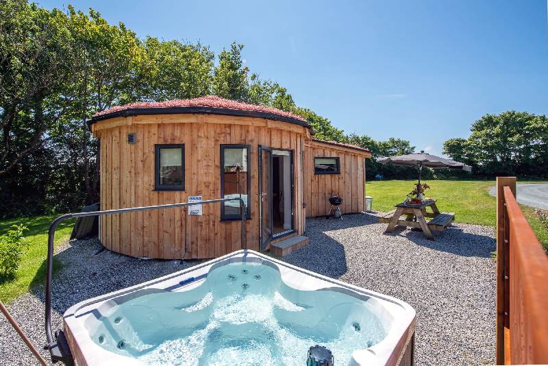 Neap Roundhouse, East Thorne price range is 390 - £ 1599