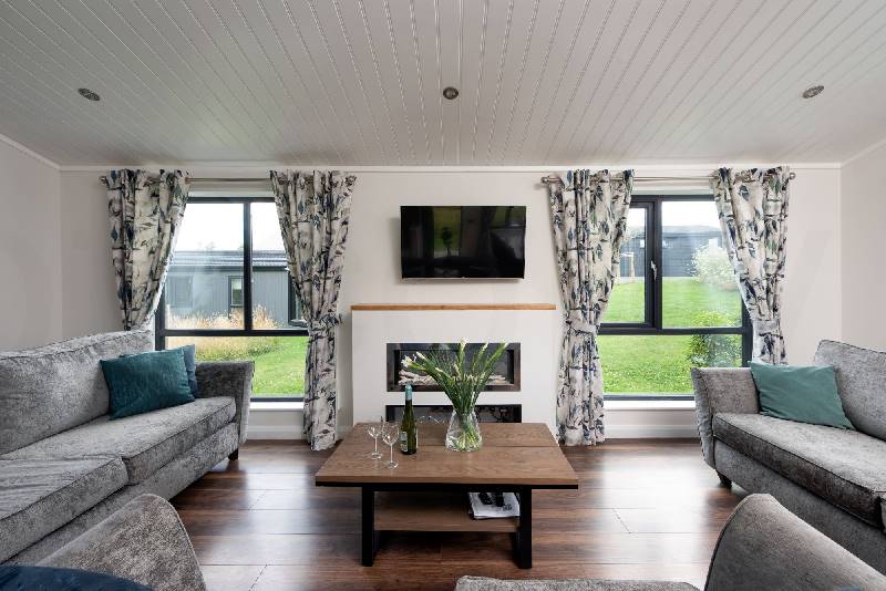 Foxglove Lodge, 31 Roadford Lake Lodges is located in Lifton