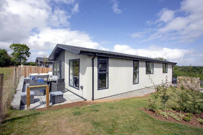 Snowdrop Lodge, 9 Roadford Lake Lodges is in Lifton, Cornwall