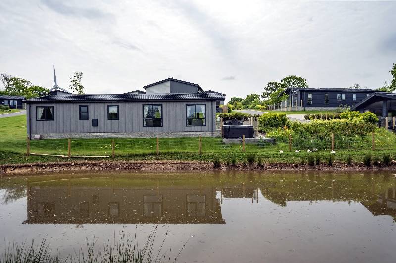 Lilac Lodge, 22 Roadford Lake Lodges is in Lifton, Cornwall