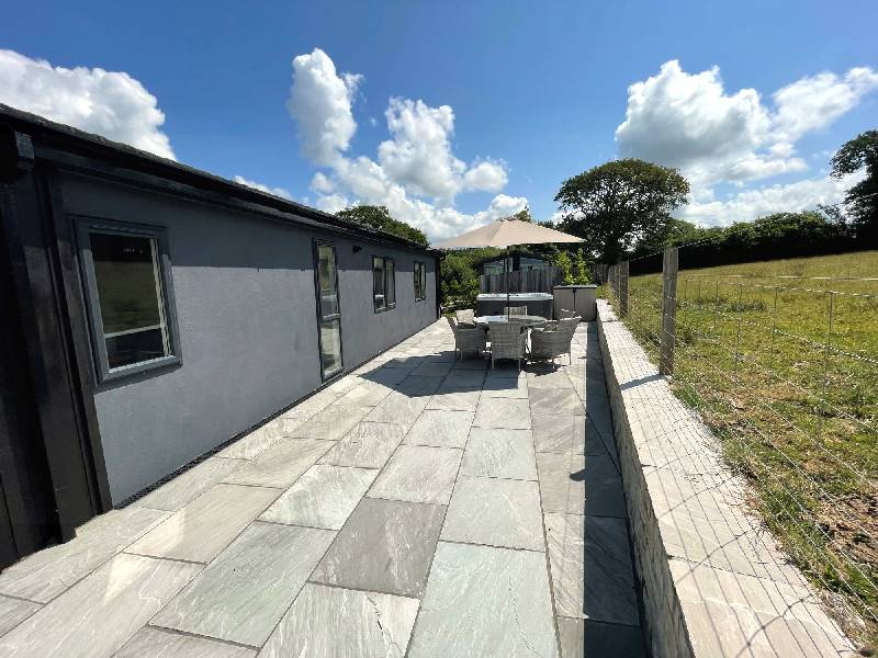 Cherry Lodge, 14 Roadford Lake Lodges is located in Lifton