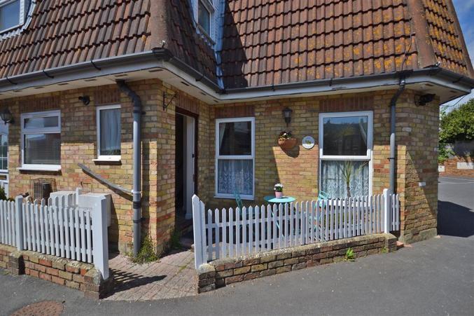 May Cottage is located in Milford on Sea