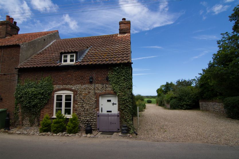 The Cottage (B) is located in Baconsthorpe