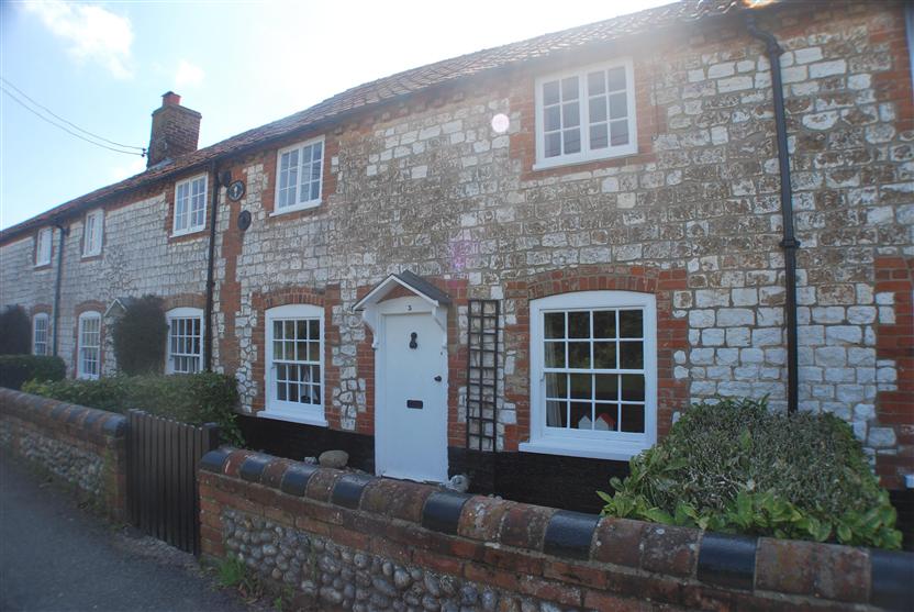 Post Mill Cottage is located in Burnham Overy Staithe