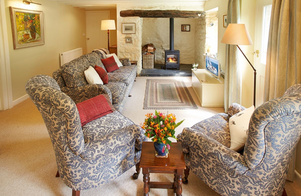 2 Tregroes Cottage is located in Fishguard