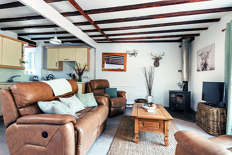 Holly Cottage is located in Slapton