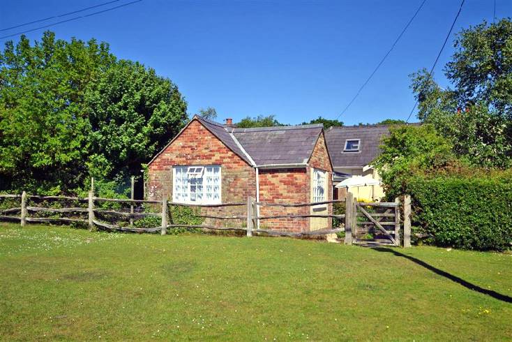 Old Stables Cottage is located in East Boldre