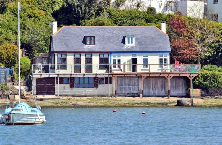 Cottage holidays England - Anchor Boathouse