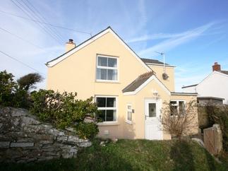 Curlew Cottage a holiday cottage rental for 4 in Newquay, 