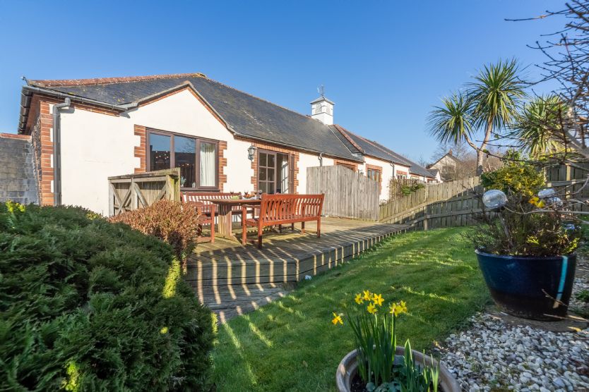Keepers Cottage a holiday cottage rental for 6 in Roserrow, 