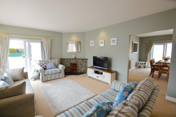 Seven Bays House a holiday cottage rental for 8 in St Merryn, 