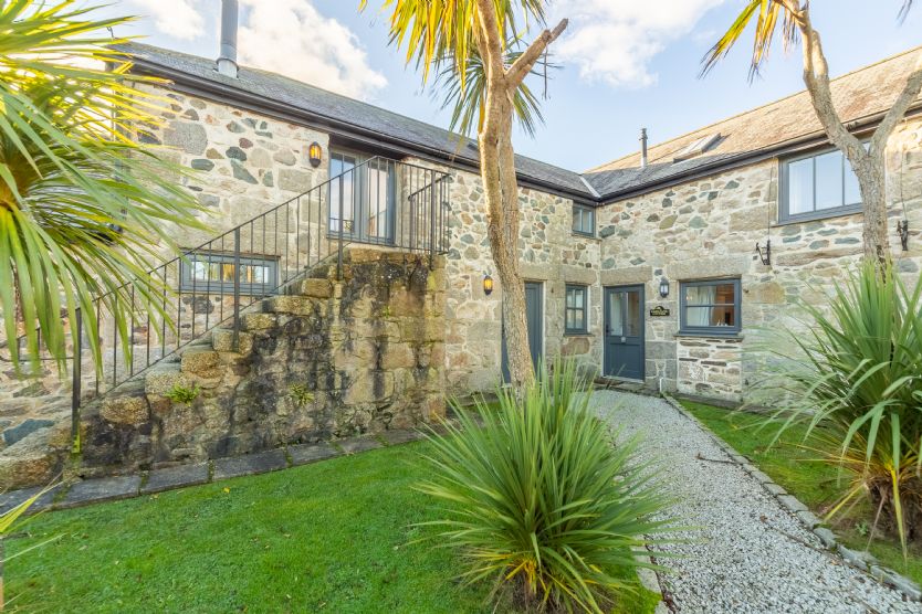 Sunflower Cottage - Gonwin Manor a holiday cottage rental for 6 in Carbis Bay, 