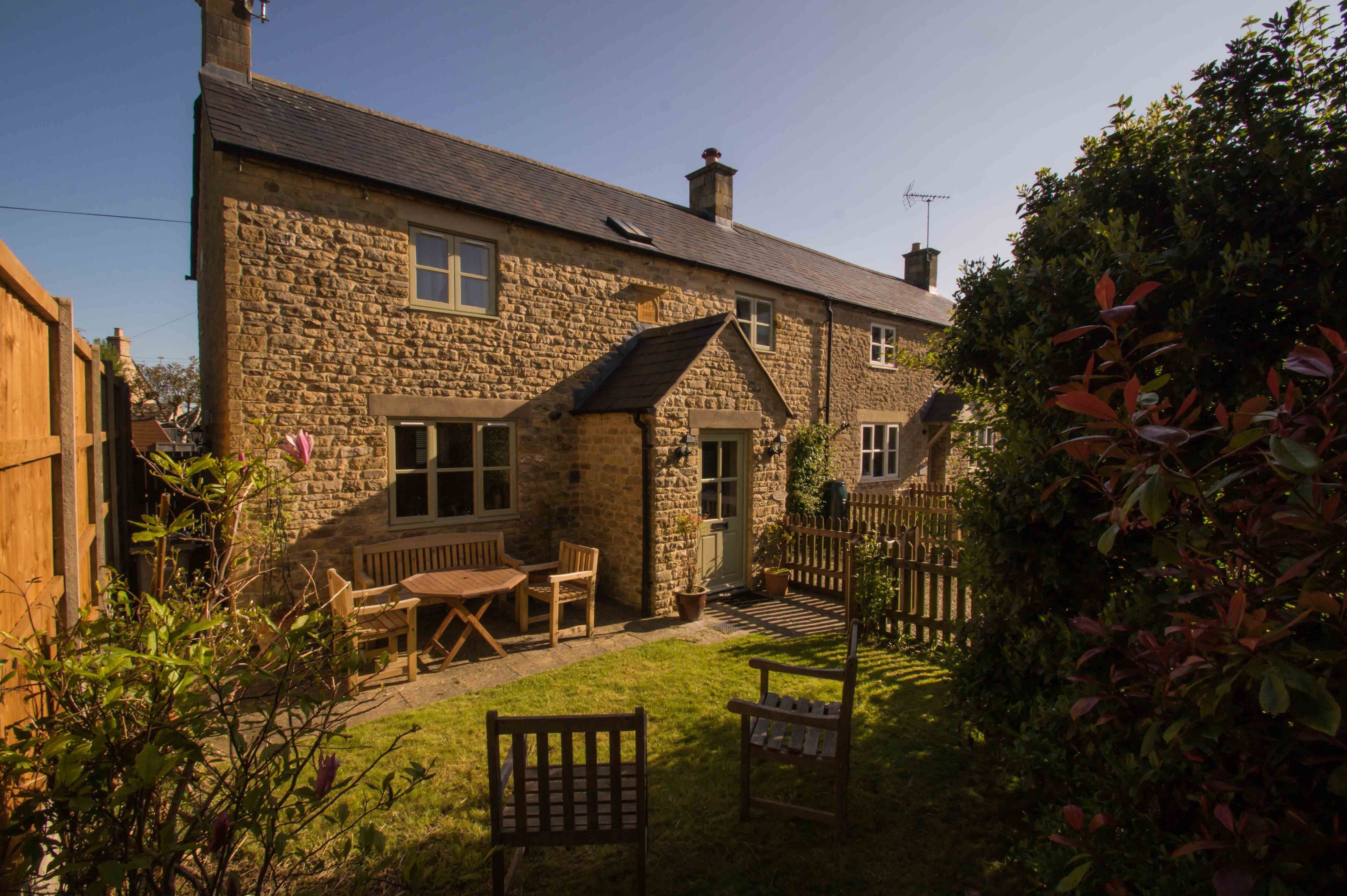 Click here for more about Devon House Cottage