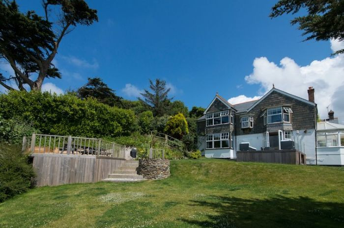 Watersend House a holiday cottage rental for 12 in Watergate Bay, 
