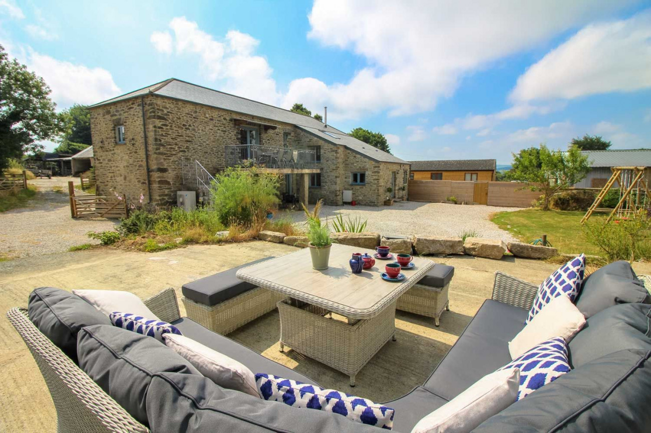 Lanxton Barn a holiday cottage rental for 10 in Launceston, 