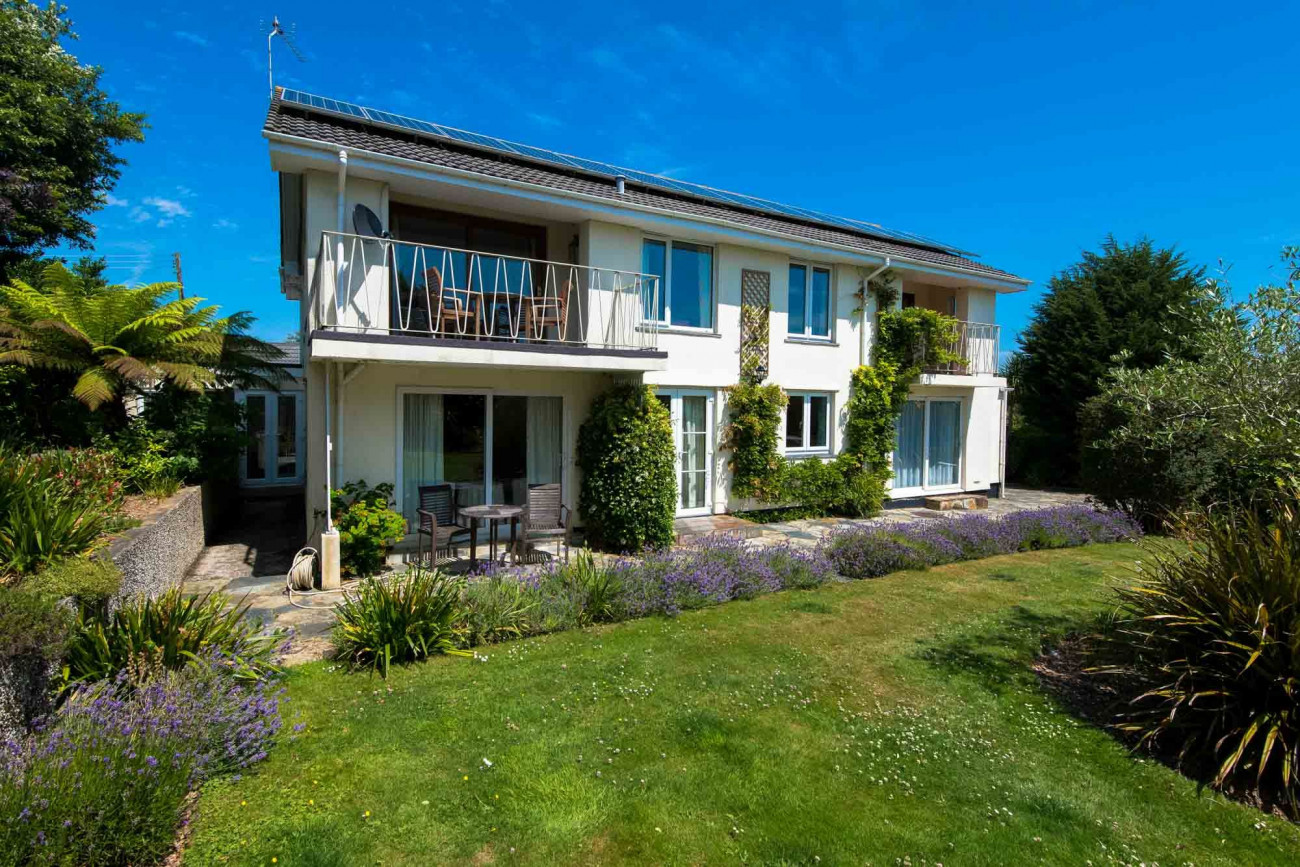 High Meadows a holiday cottage rental for 12 in St Mawes, 