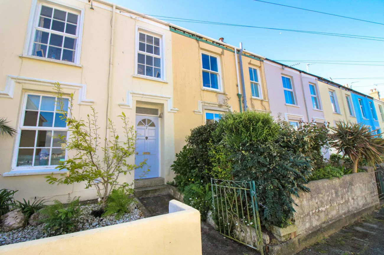 Number 7 a holiday cottage rental for 5 in Falmouth, 