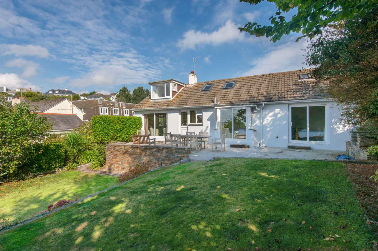 Chupra a holiday cottage rental for 7 in St Mawes, 