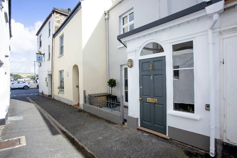 1 Quayside a holiday cottage rental for 5 in Appledore, 