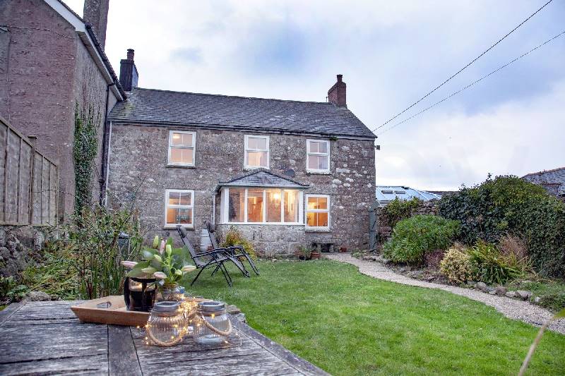 Laity Vean Farmhouse and Hideaway a holiday cottage rental for 9 in Carbis Bay, 