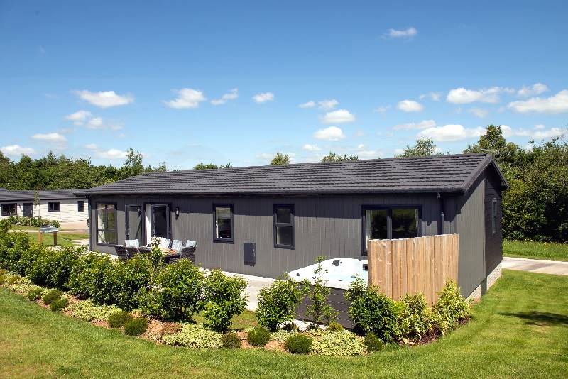 Juniper Lodge, 28 Roadford Lake Lodges a holiday cottage rental for 8 in Lifton, 