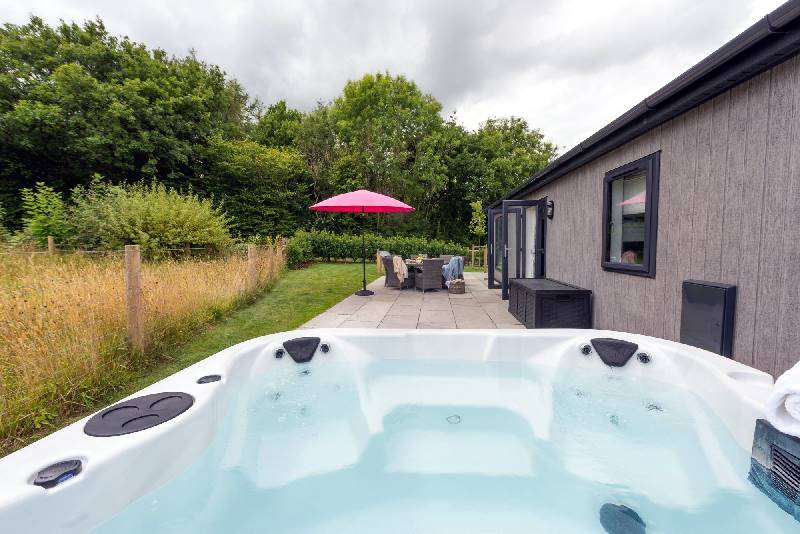 Details about a cottage Holiday at Blossom Lodge, 1 Roadford Lake Lodges