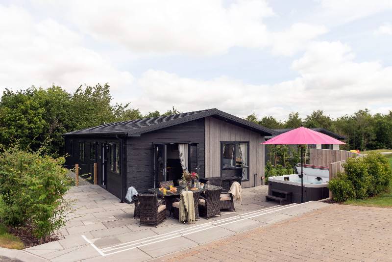 Foxglove Lodge, 31 Roadford Lake Lodges a holiday cottage rental for 8 in Lifton, 
