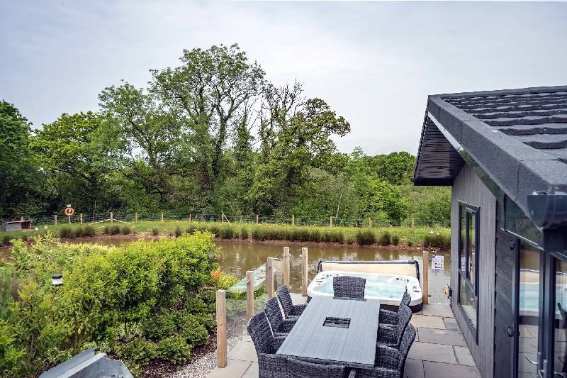 Details about a cottage Holiday at Lilac Lodge, 22 Roadford Lake Lodges