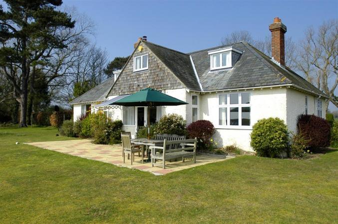 Sowley Gate House a holiday cottage rental for 10 in Sowley, 