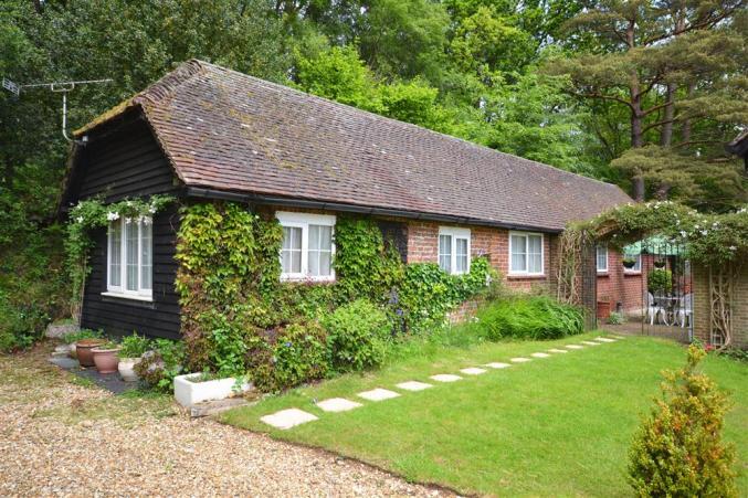 Gorley Firs Cottage a holiday cottage rental for 4 in Fordingbridge, 