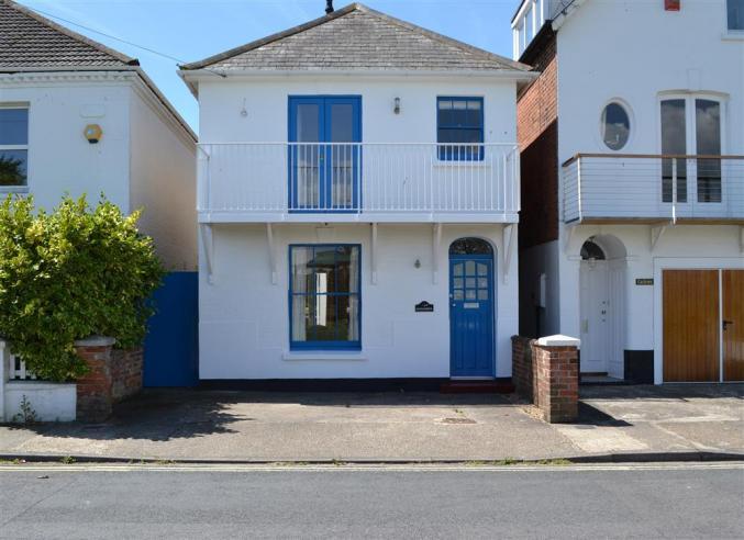 Alexandra a holiday cottage rental for 6 in Lymington, 